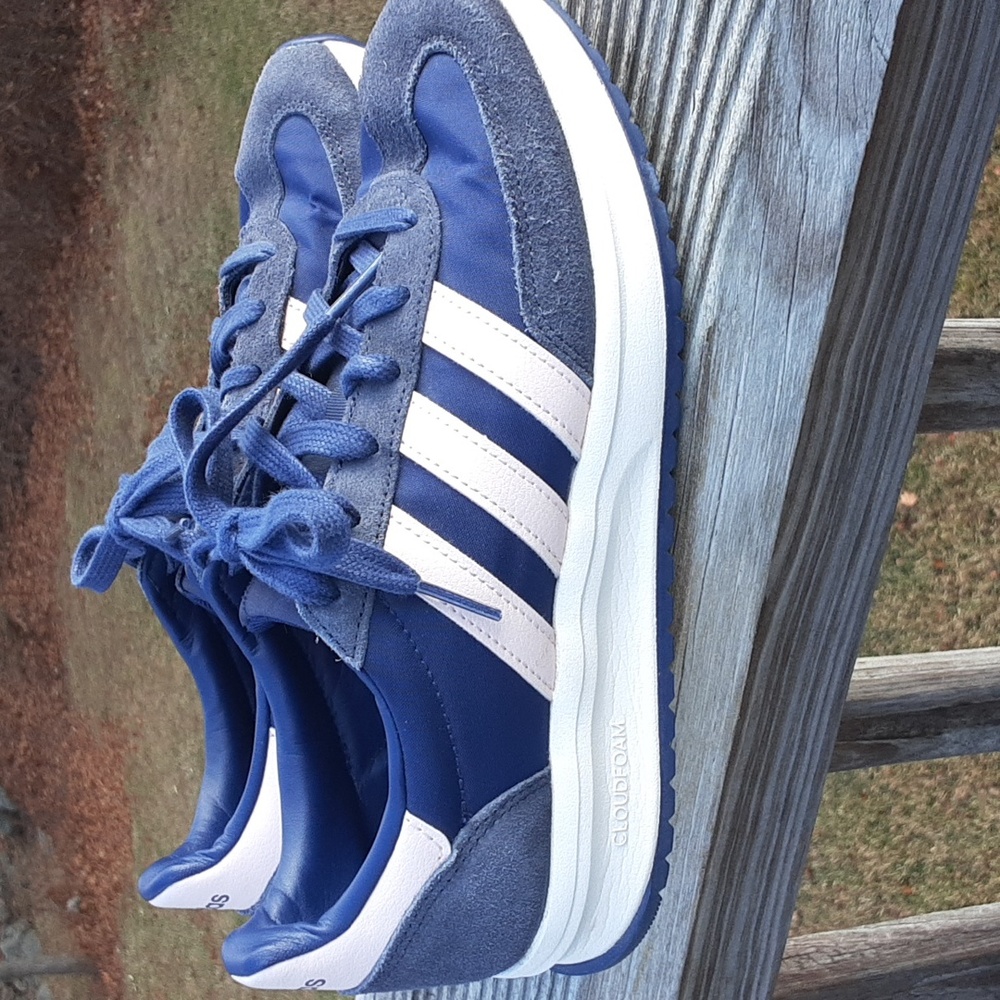 Adidas Sneakers